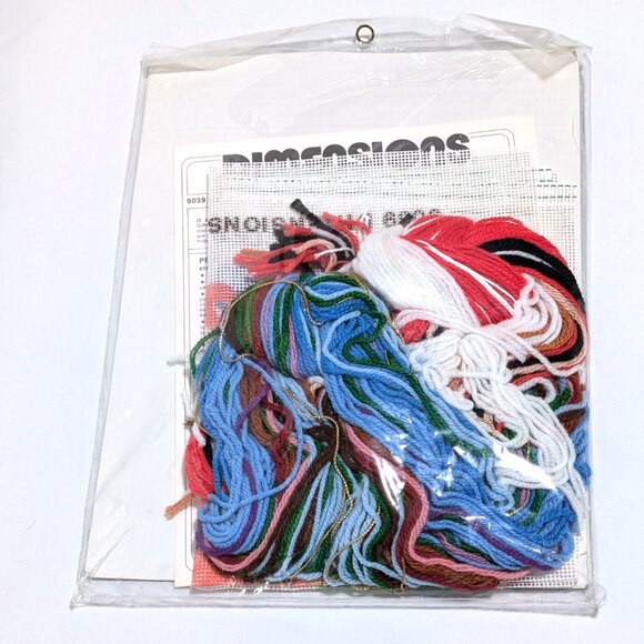 New Vintage Dimensions Merry Christmas Holiday Santa Longstitch Needlepoint Kit - Picture 2 of 2